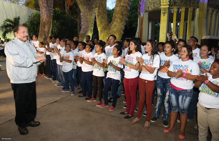 Daniel y Rosario rinden homenaje al Comandante Tom&aacute;s Borge